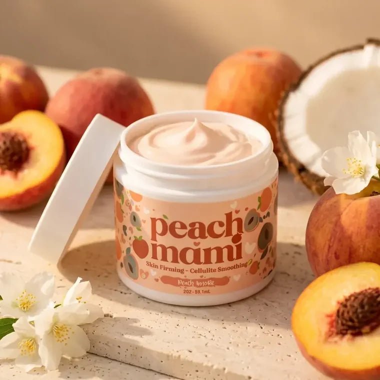 El tarro abierto junto a duraznos frescos y coco